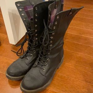Combat boots